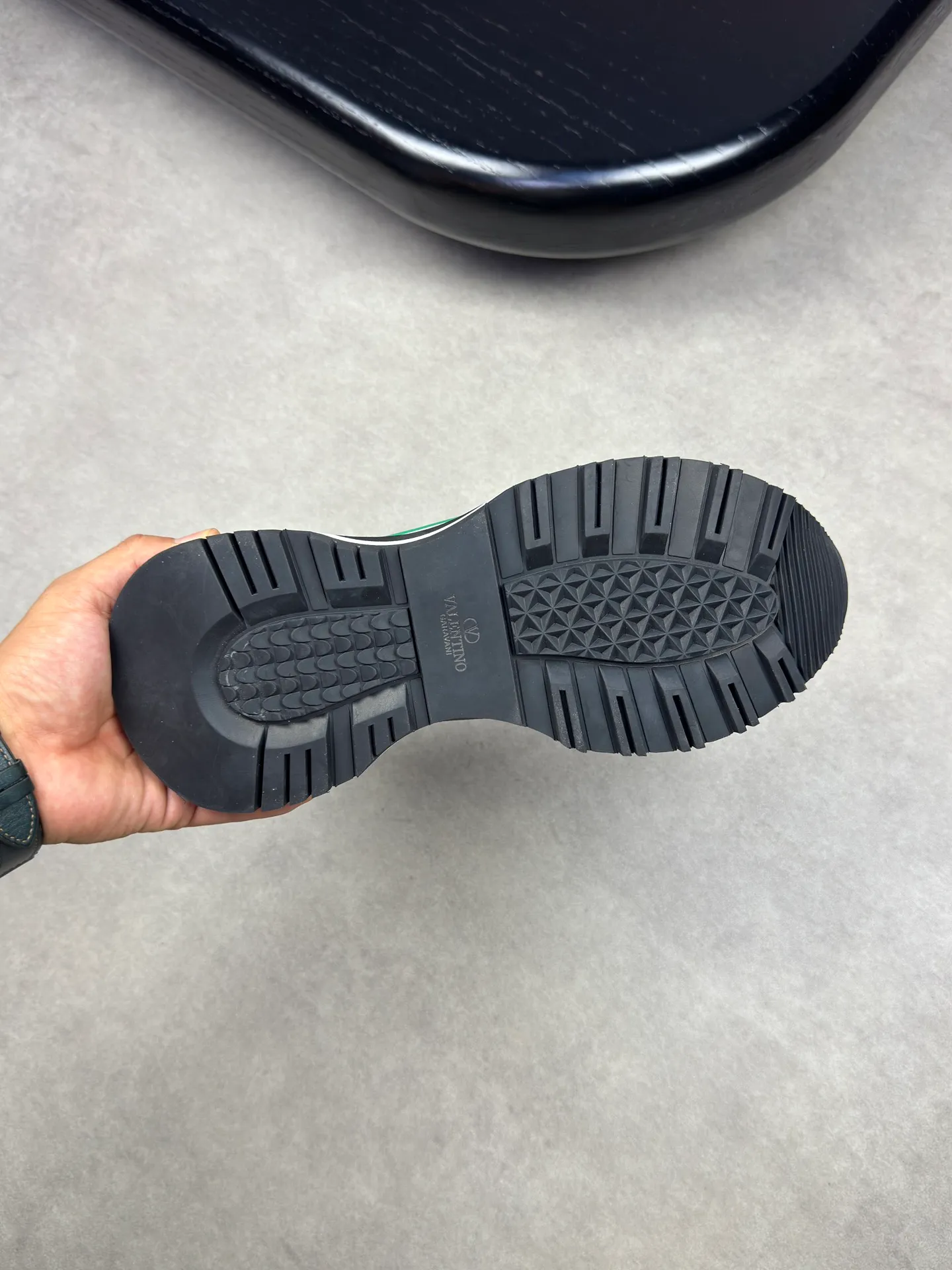 [VALENTINO] Valentino men's shoes 💰500💰 - High-end quality original order - Upper: 🔝 Nappa calf leather, tumbled calf leather, sewn brand plastic totem - Lining: brand mesh canvas, foot pad; water-dyed cow leather - Outsole: multi-color wear-resistant velvet·rubber; combined molded outsole -Super high quality control·Fine workmanship: highlighted (high-end·luxury·grade) -Size :38-44 (45 can be customized)·3300